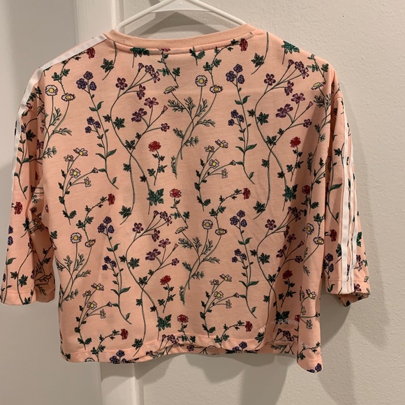 ADIDAS  floral pink crop top short sleeve - Picture 2 of 3